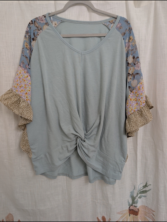 Gigio Tops - Gigio Light Blue Floral Colorblock Flutter Sleeve Twist Front Top Size M